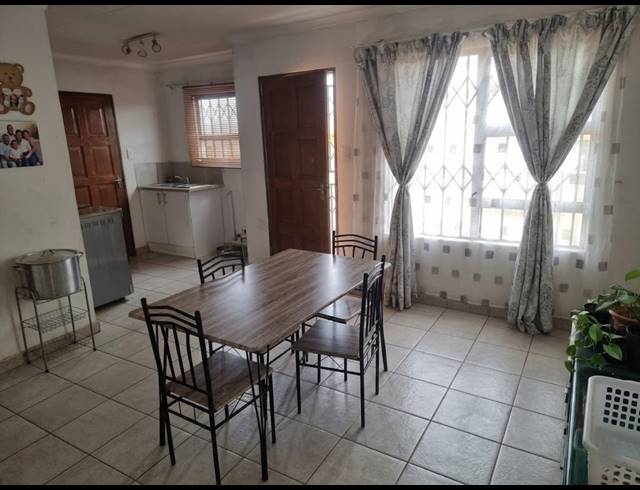 2 BEDROOM HOUSE FOR SALE IN STRETFORD